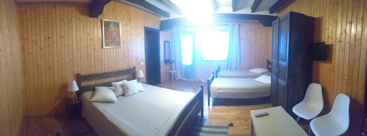 Hotel Dumbrava Soarelui à Braşov Extérieur photo