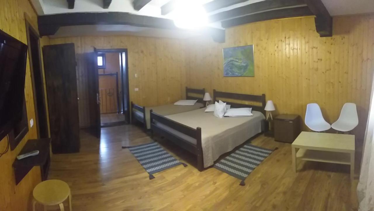 Hotel Dumbrava Soarelui à Braşov Extérieur photo