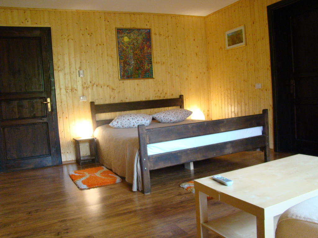 Hotel Dumbrava Soarelui à Braşov Chambre photo