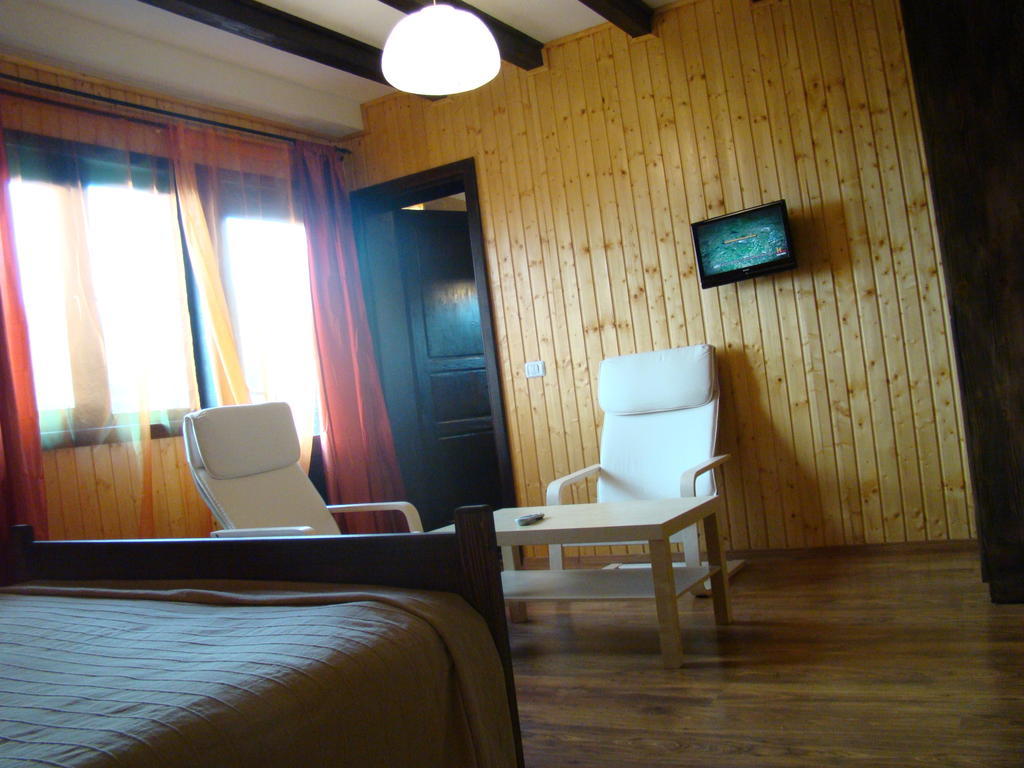 Hotel Dumbrava Soarelui à Braşov Chambre photo