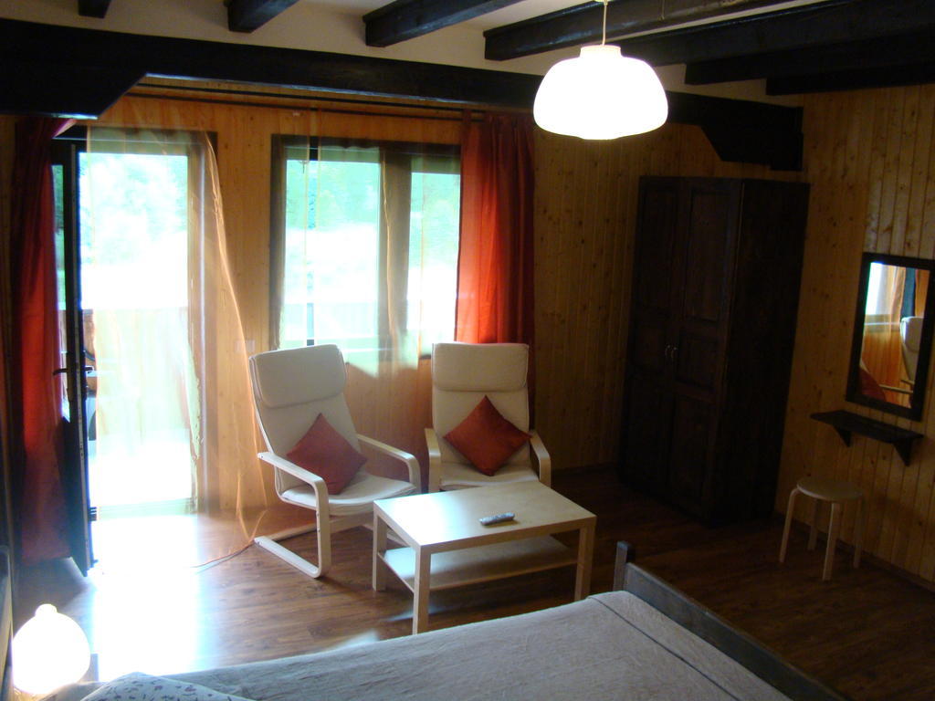Hotel Dumbrava Soarelui à Braşov Chambre photo