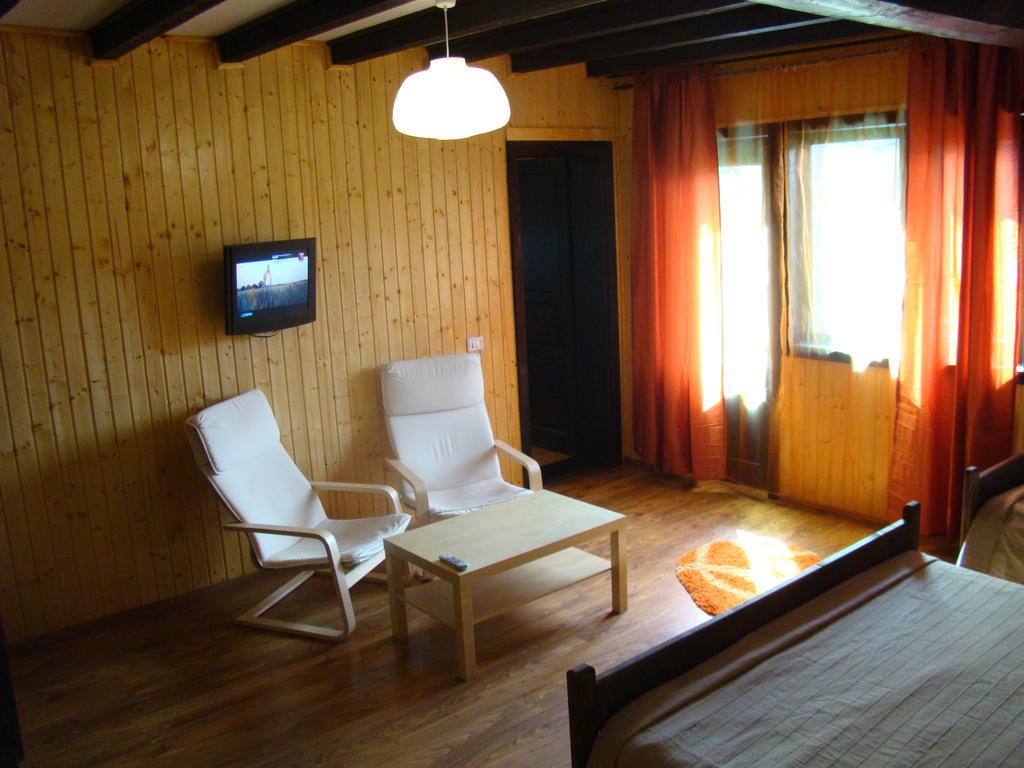 Hotel Dumbrava Soarelui à Braşov Chambre photo