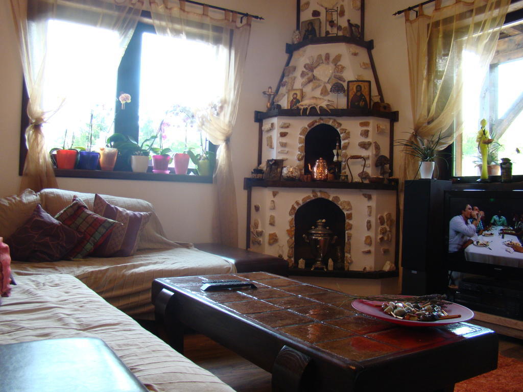 Hotel Dumbrava Soarelui à Braşov Extérieur photo