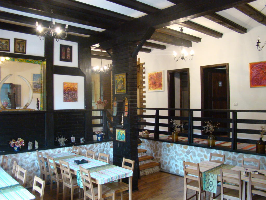 Hotel Dumbrava Soarelui à Braşov Extérieur photo