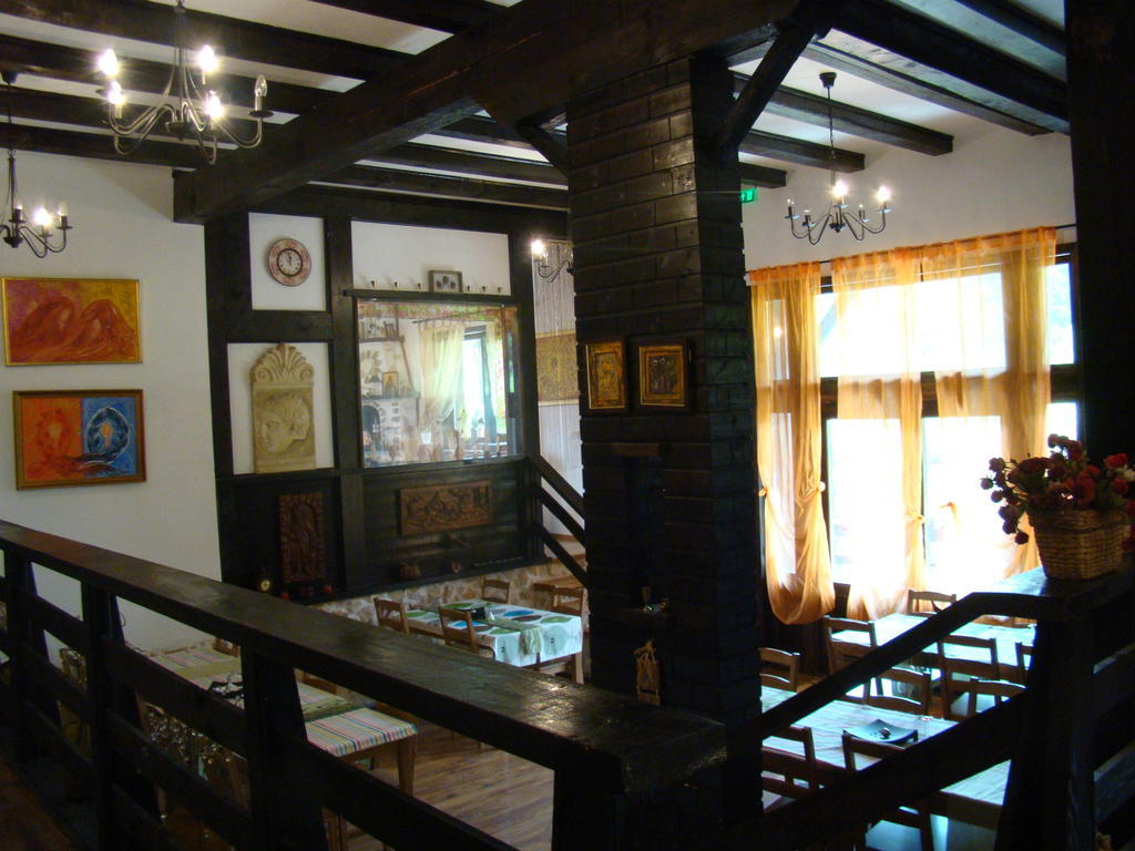Hotel Dumbrava Soarelui à Braşov Extérieur photo